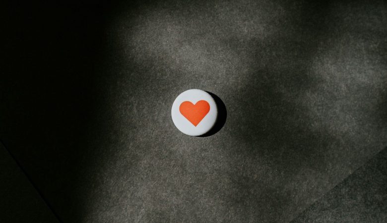 round white and red heart button-pin